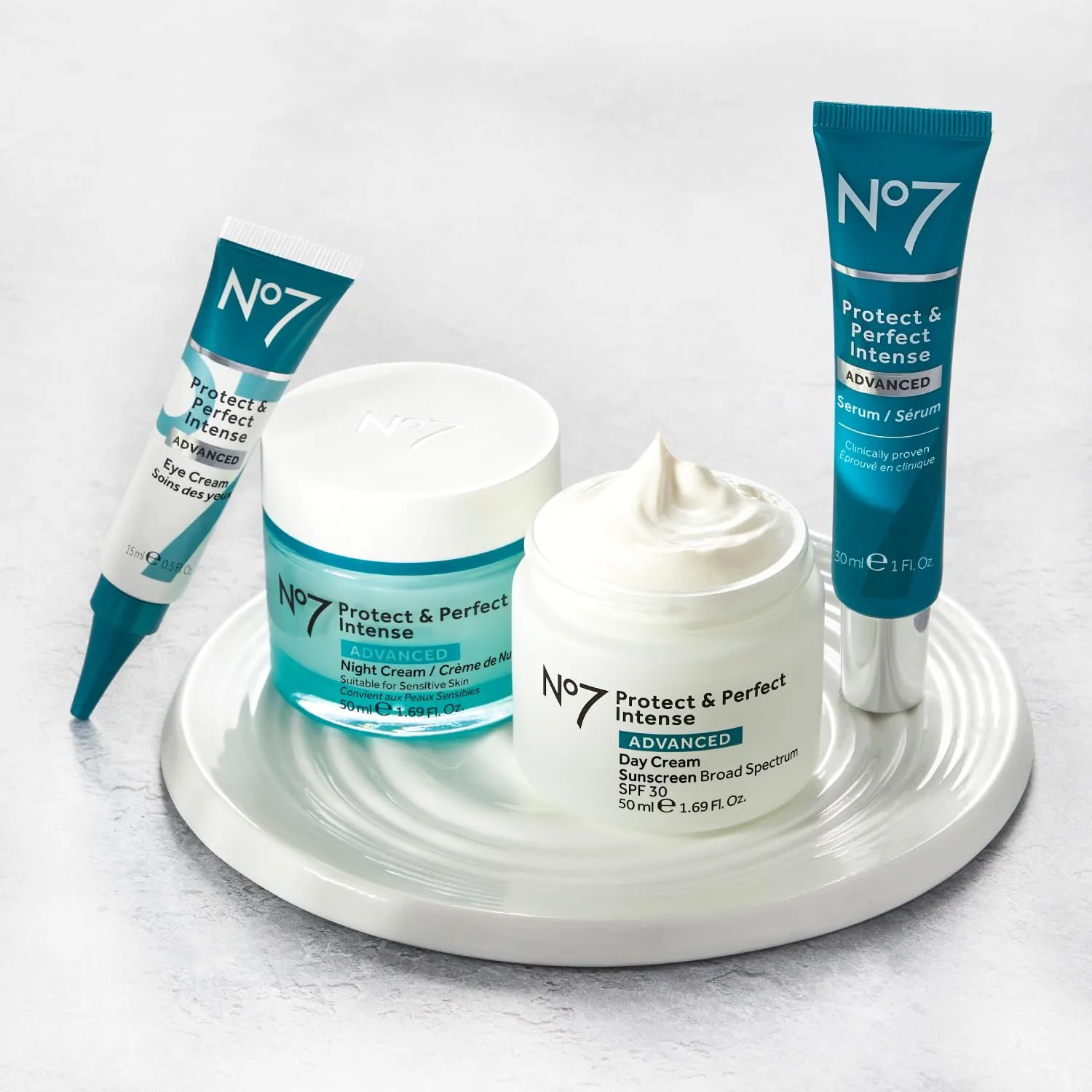 No7 Protect & Perfect Intense Advanced Serum: Advanced Anti-Aging Formula for Smoothing Fine Lines and Wrinkles, Enriched with Hyaluronic Acid and Matrix 3000  Technology (50 ml)
